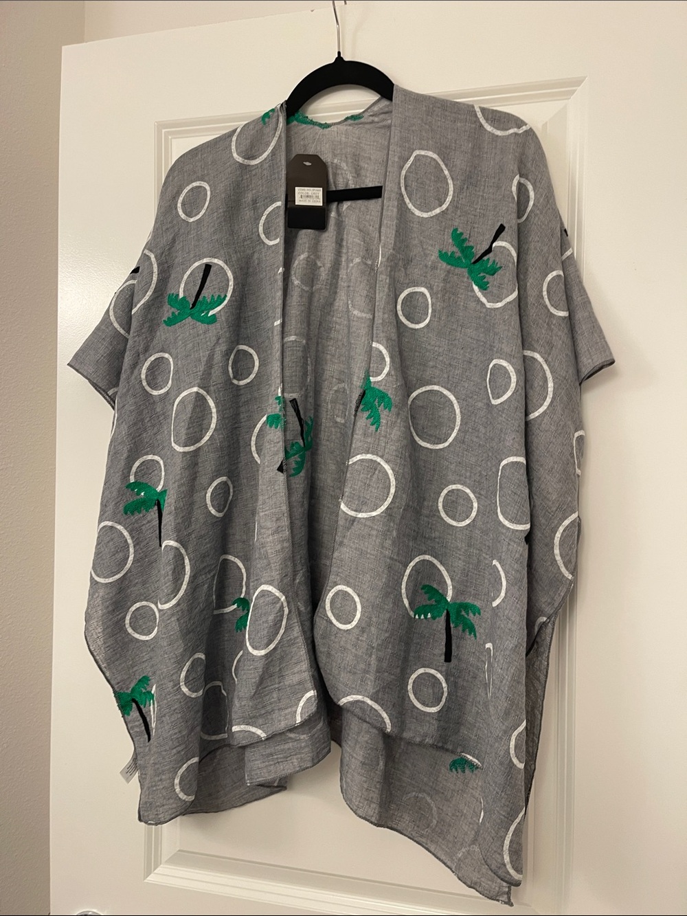 Gray Palm Motif Open-Front Wrap with Green Accents